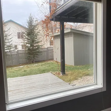 Lovely Home Calgary Extérieur photo