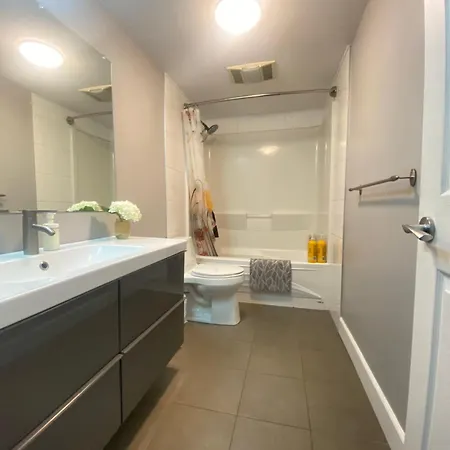 Lovely Home Calgary Extérieur photo