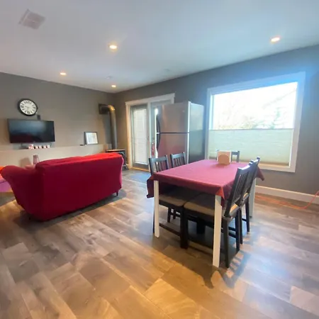 Lovely Home Calgary Extérieur photo